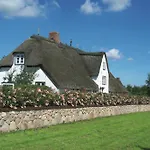 Foehrienhaus Stilvolle 5 Sterne Einheiten In Ruhiger Marschrandlage Auf Foehr Fuer Gaeste, Besondere Schaetzen, Gerne Auch Mit Hund בית נופש