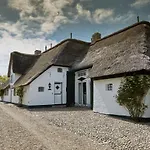 Foehrienhaus Stilvolle 5 Sterne Einheiten In Ruhiger Marschrandlage Auf Foehr Fuer Gaeste, Besondere Schaetzen, Gerne Auch Mit Hund Feriehus *